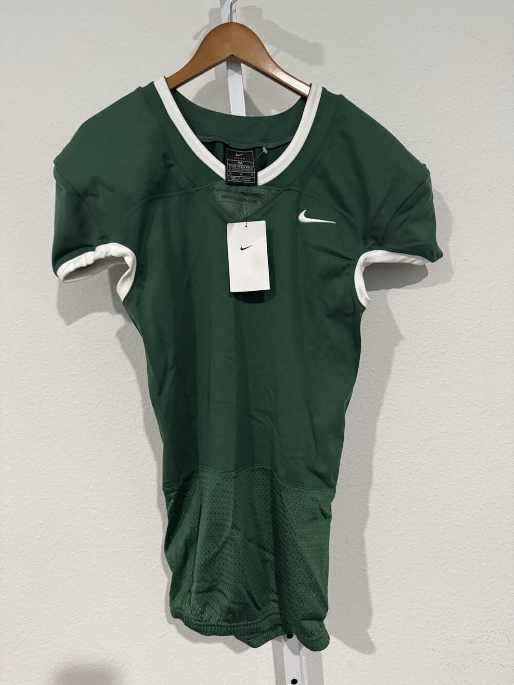 Nike Team Vapor Untouchable Jersey Size M Vented Green AO4800-342 NWT $90